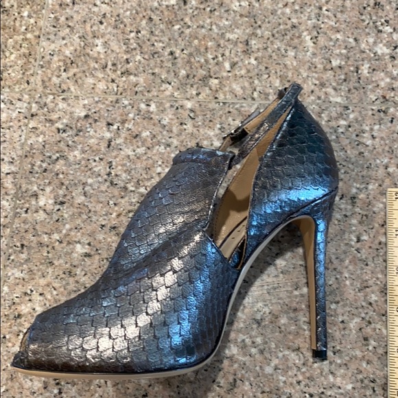 Silver snakeskin M. Gemi Heels - Picture 6 of 12